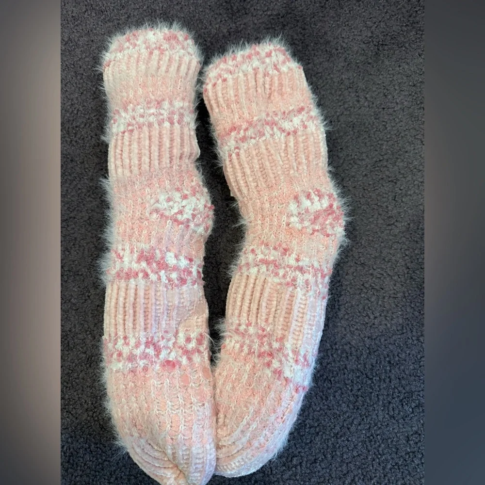 Snoozies! Women's Pink Cozy Fuzzy Socks